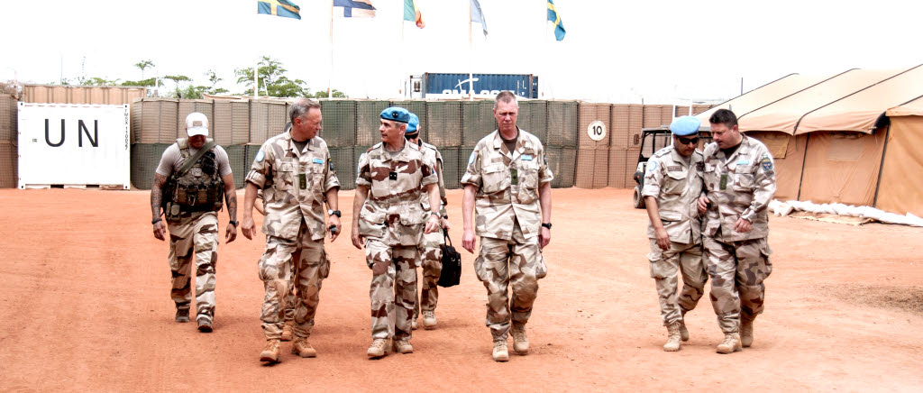 FN-styrkans militära stabschef, brigadgeneral Marc Ollie, besökte det svenska styrkebidraget i Timbuktu. Här tillsammans med chefen för Mali 07, överstelöjtnant Anders Landewall och sektor västs chef brigadgeneral Stefan Andersson.