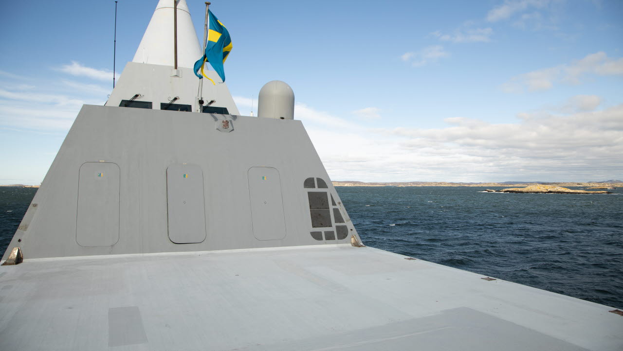 Marinen genomför en ytstridsövning på västkusten i mars 2019 för att öva sjöfartsskydd och landets försörjning. Korvetter, HMS Carlskrona och helikoptrar deltar till sjöss.