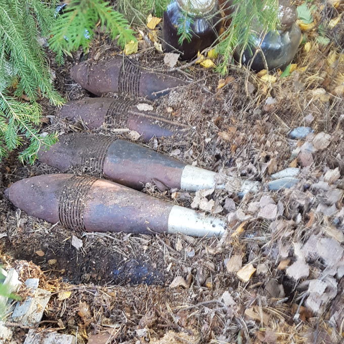 Granater funna i trädgård i Falun. 
Swedec - Totalförsvarets ammunitions och minröjningscentrum.