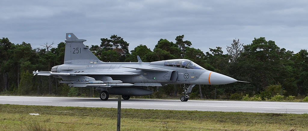 Jas 39 C beväpnad med radarjaktroboten Meteor.