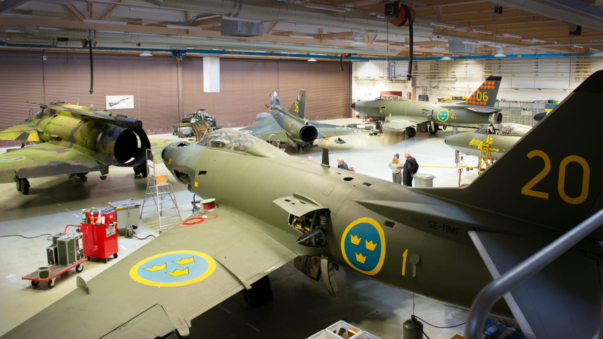 Gamla stridsflygplan flyger fortfarande Försvarsmakten