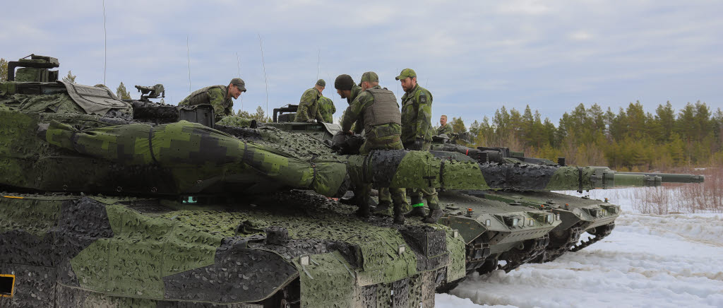 Under vintern och våren har elva nya instruktörer på Stridsvagn 122 och Bärgningsbandvagn 120 utbildats vid Norrbottens regemente.