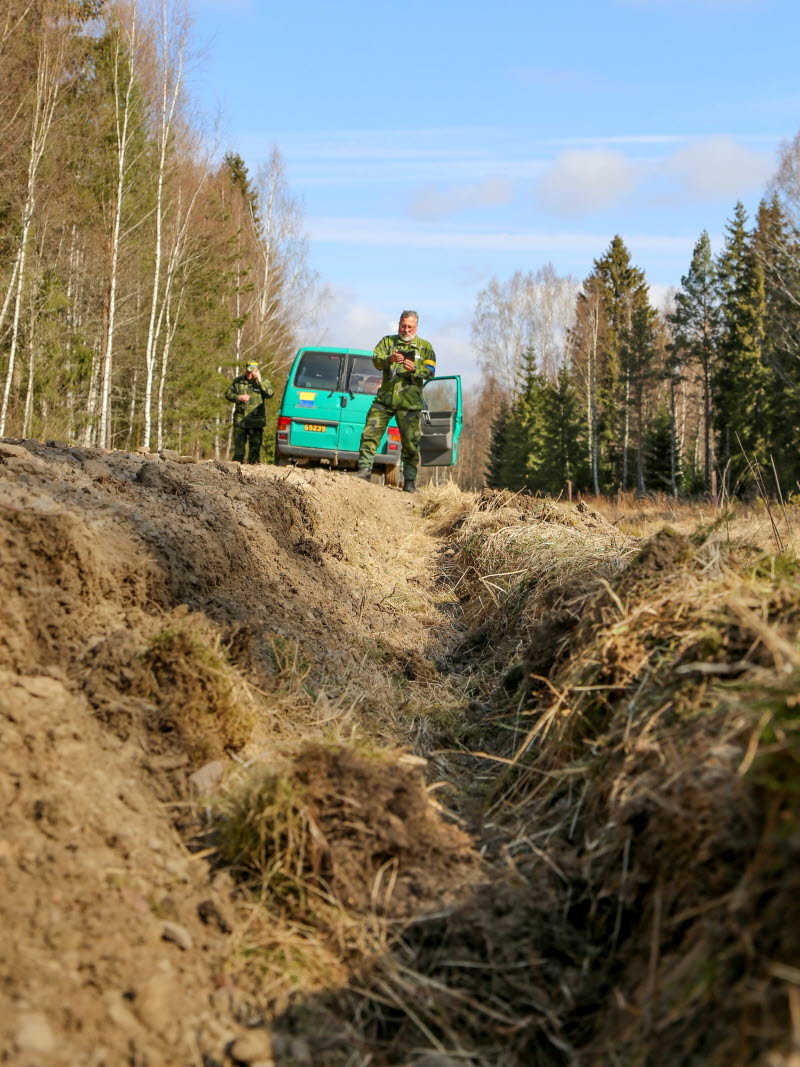 Inspektion av vägskada på övningsfält