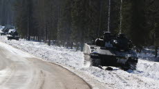Stridsfordon 90 ur Norrbottens pansarbataljon under övning Vintersol.