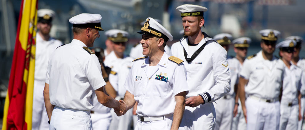 Överlämningen av befälet för EU Naval Force tar plats på det nederländska flaggskeppet HNLMS JOHAN DE WITT som ligger för ankar i DJIBOUTI.Den svenske styrkechefen Jonas Haggren lämnar över befälet till sin spanske efterträdare Alfonso Gomez de Cordobá. Därmed är EU NAval Force 19:e rotation formellt avlöst.    