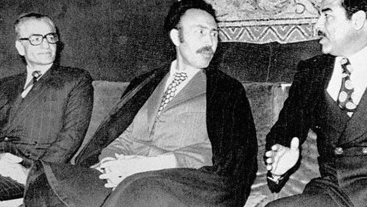 Hans Melin träffar Iraks vicepresident Saddam Hussein och Houari Boumediène, ordförande för Revolutionära rådet, i Algeriet 1975. Bilden är en del av forsvarsmakten.se/varhistoria.
