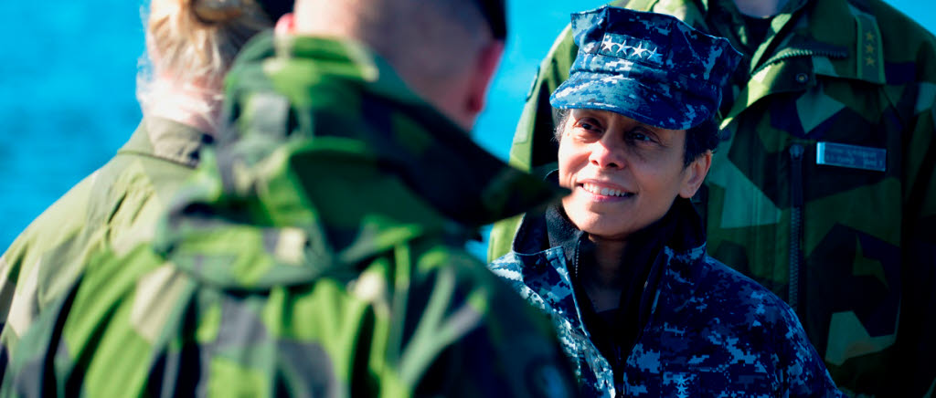 Besök hos Amfibieregementet och 4.sjöstridsflottiljen av amiral Michelle Howards från USA.