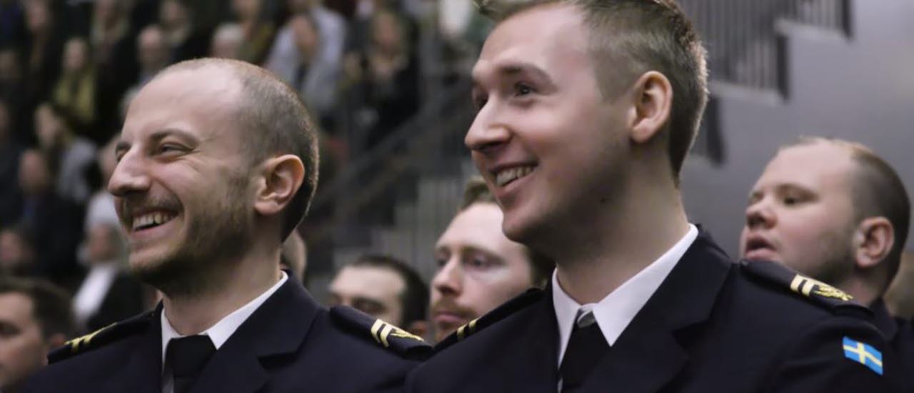 Specialistofficersexamen vid militärhögskolan i Halmstad. 