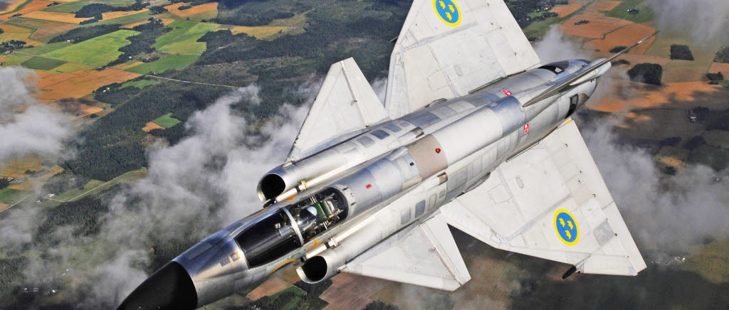 Flygplan 37 eller Viggen innebar ett stort kliv framåt för Saab och flygvapnet. Det var det första svenska datoriserade flygplanet.