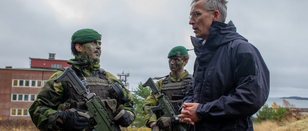 Jens Stoltenberg, Nato, i samtal med svenska soldater.