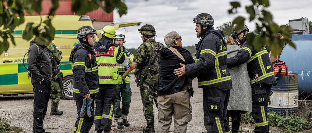 Samarbetet inom totalförsvaret är viktigt för att klara av svåra situationer.

Försvarsmakten övar avancerad sjukvård inom ramen för Totalförsvaret tillsammans med Polisen och civil sjukvård under övning METEOR 22.