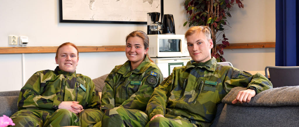 Jesper Danielsson, Ronja Lundberg och Caspar Röhlcke är tre rekryter vid Luftvärnsregementet.