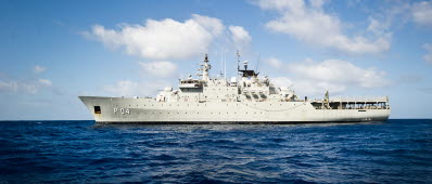 Operation Atalanta är en marin EU-insats som i första hand ska skydda World Food Programs mattransporter, motverka piratverksamhet och eskortera handelsfartyg. Det svenska bidraget 2013 är fartyget HMS Carlskrona som med bordningsstyrka, helikopterenhet och besättning patrullerar i Adenbukten och Indiska Oceanen under beteckning ME03. 

Foto: Anna Norén/Försvarsmakten/Combat Camera