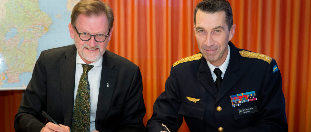 Nils Svartz, vikarierande generaldirektör på MSB och ÖB Micael Bydén. 