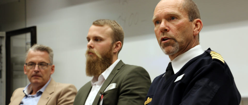 Paneldebatt - totalförsvarsutbildning på den högre specialistofficersutbildningen (HSOU) på MHS H.

Anders Kallin från totalförsvarssektionen på Hökkvarteret deltar.