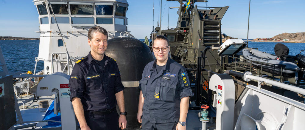 Anders Håkansson, fartygschef KBV 032 och fanjunkare SarahLinn Håkansson från marinen, ombord kombinationsfartyget KBV 032 utanför Lysekil under Marinövning Vår 24. 