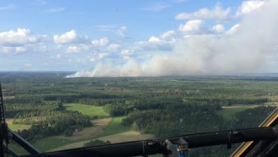 Helikopter 10 vattenbombar skogsbränder