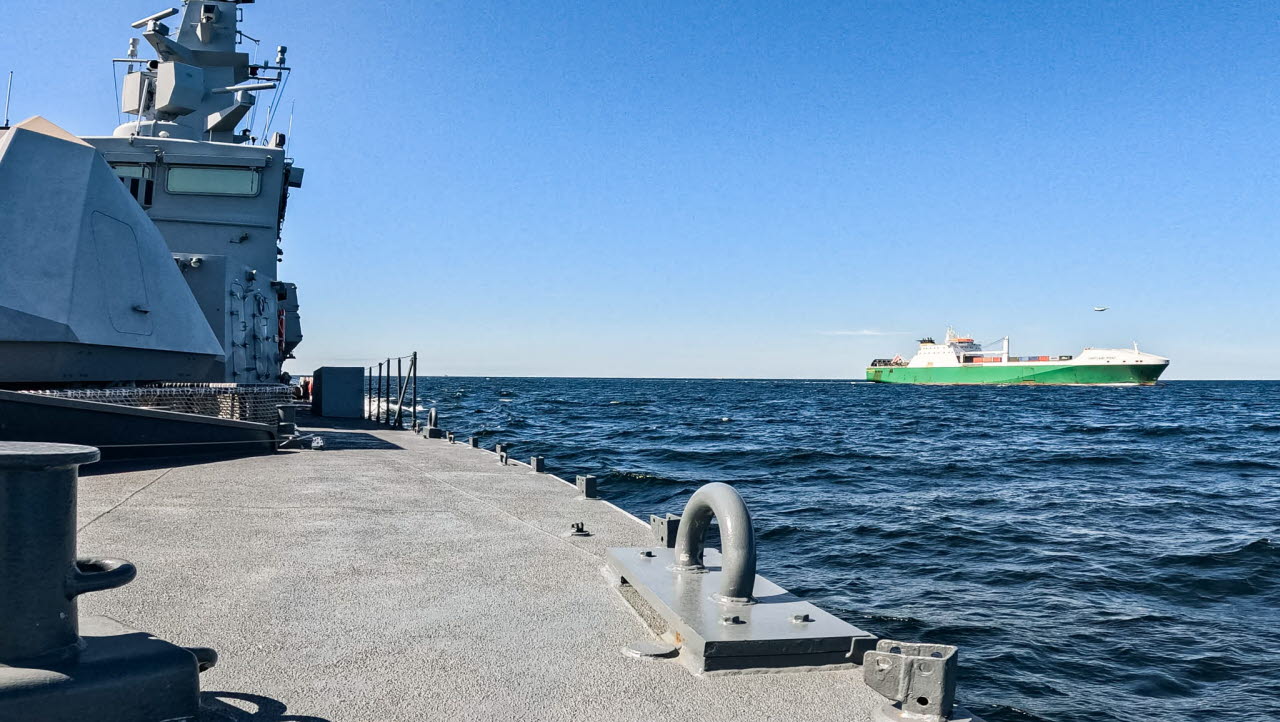Den 25 och 26 april 2025 eskorterade och skyddade svenska marinen ett transportfartyg med utrustning på väg till Natos brittiskledda brigad i Estland. Det var korvetten HMS Sundsvall som stod för skyddet under fartygets väg genom Östersjön.