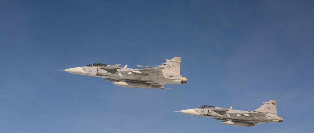 Flygdag i Borlänge 2 juli 2022. F 21 på plats med två Jas 39 Gripen och SK60 samt uppvisningspiloterna "Sunshine" (Jas) och "Princess" (SK 60).