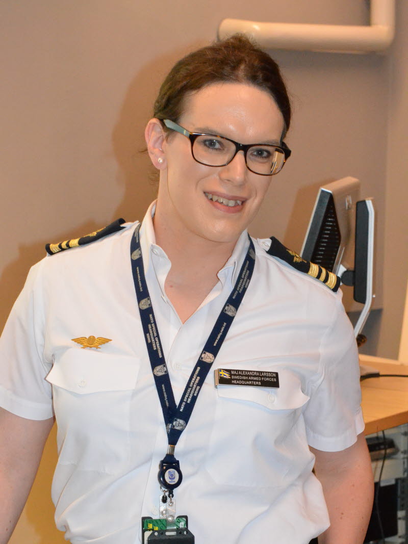 Alexandra Larsson, major i flygvapnet, gav en föreläsning under NATO:s konferens NATO LGBT WG.