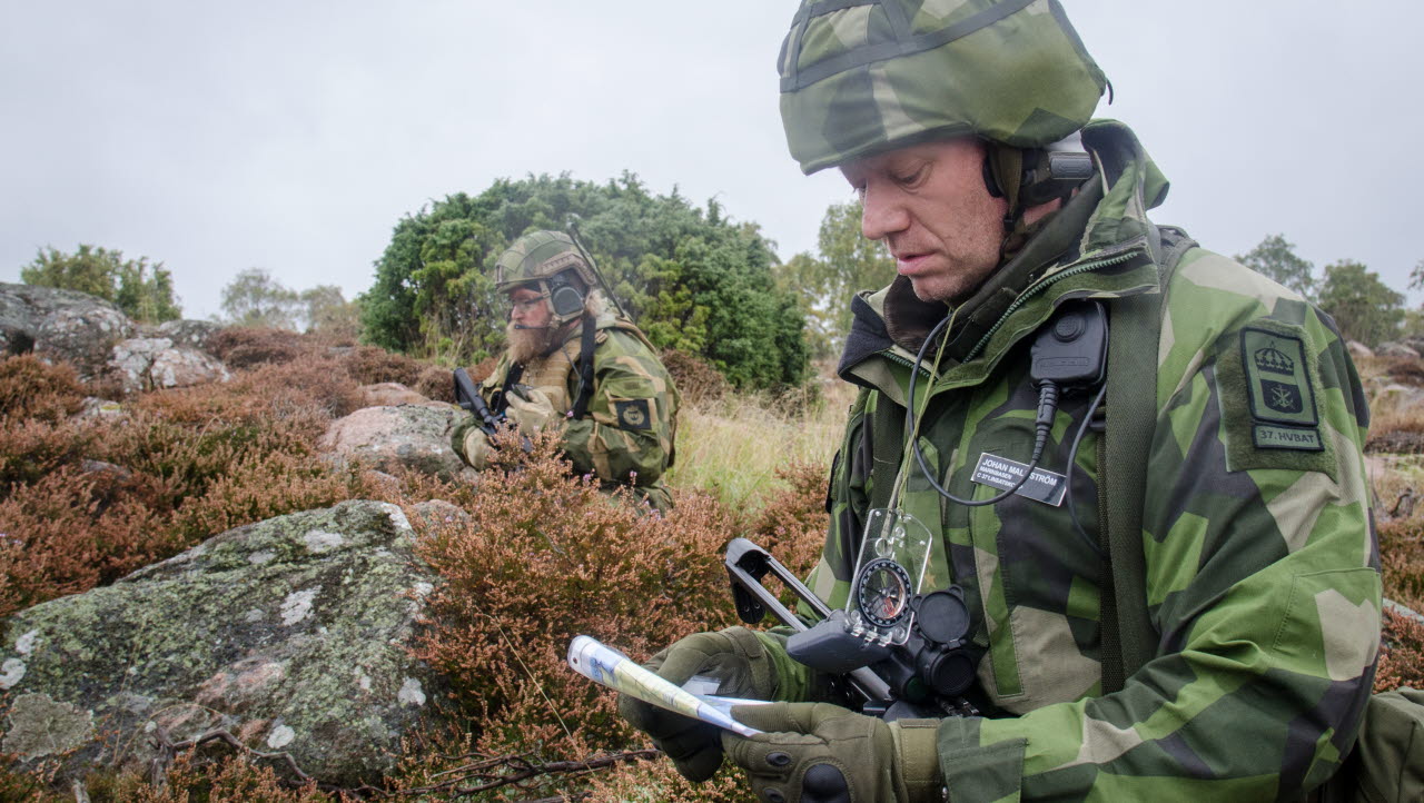 De var 700 soldater som övade under Rikshemvärnschefens insatsövning, som var en del av Aurora 17. Svenska, danska och norska hemvärnssoldater samövade på för många ett nytt och spännande sätt. Alla delar övades i en komplex övningsvecka med hundekipage, stridsbåtar och tagande av öar i Karlskrona skärgård. 

insatskompanichef