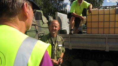 Skogsbrand i Hälsingland
Görgen Karlehav, Militär insatschef,  samverkar med personal från Trafikverket vid den främre ledningsplatsen i Lassekrog.
