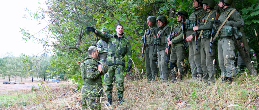 Svenskar utbildar ukrainska instruktörer i stridsteknik. Operation Unifier. 