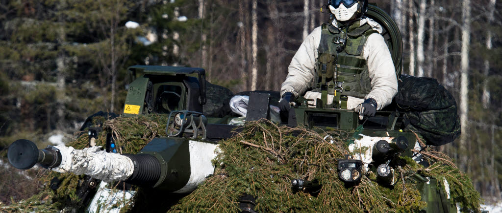 192. mekaniserade bataljon.

Arméövning 2019, AÖ19, är arméns stora övning för året och deltager gör även flera partnerländer som Finland, Norge, USA, Storbritannien och Tyskland. Totalt deltager 10000 personer varav 7000 utgörs av utländska förband. Övningen genomförs i norra Sverige och huvudsyftet är att öva försvar av svenskt territorium mot en kvalificerad fiende i prövande vintermiljö.  
Övningens engelska beteckning är Northern Wind 2019 (NW19). 

Northern Wind 2019 (NW19) is a swedish army excercise which involves several partner countries such as Finland, Norway, United Kingdom, USA and Germany. A total of 10 000 participate in the excercise of which approximately 7000 come from the invited countries. The main purpose of the excercise for the swedish army is to defend swedish national territory against an advanced enemy force in subarctic conditions.
