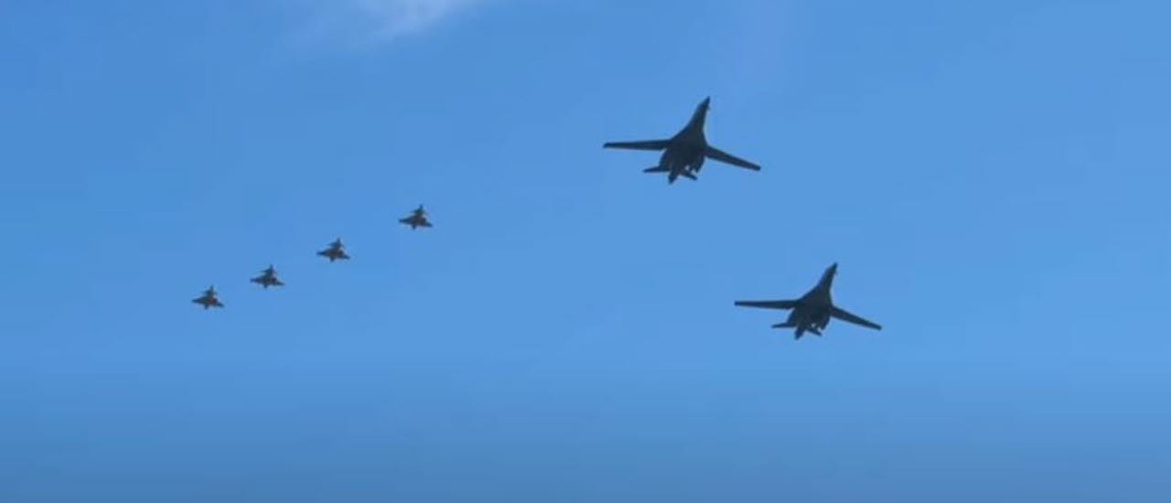 Visningsbild för film, övning med amerikanska flygvapnet. 