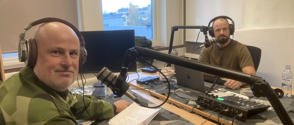 Bataljonchef Jonas Larsson var premiärgäst i podcasten Försvarsberedd och intervjuades av Joon Lyberg, teknisk officer på Göta Ingenjörregemente.