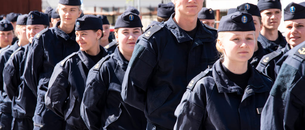Fyra av fem värnpliktiga väljer att fortsätta i marinen