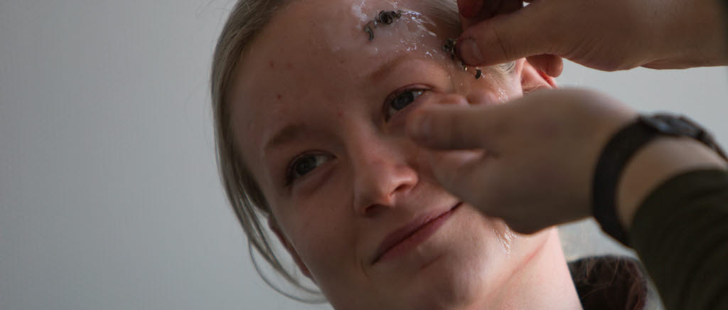 De som nu gör sin grundutbildning (GU) i Försvarsmakten och är uttagna som sjukvårdare går en
befattningsutbildning i sjukvård som motsvarar cirka halva vård- och omsorgsprogrammet på
gymnasiet.