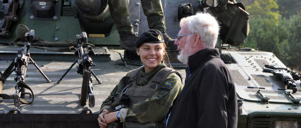 Försvarsdagen i Visby. Drygt hundra anställda inom Försvarsmaktens olika förband fanns på plats på Visborgsslätt för berätta mer om sin verksamhet och utrustning.