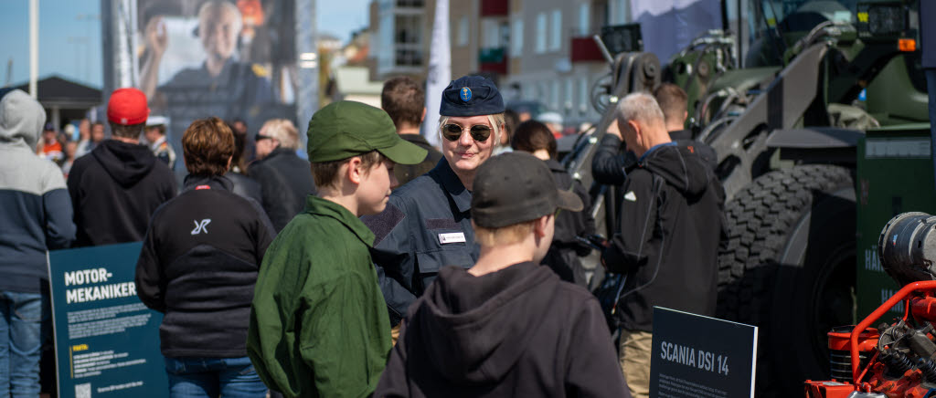 Det har varit stort intresse från Allmänheten, vart än marinen kommit. 