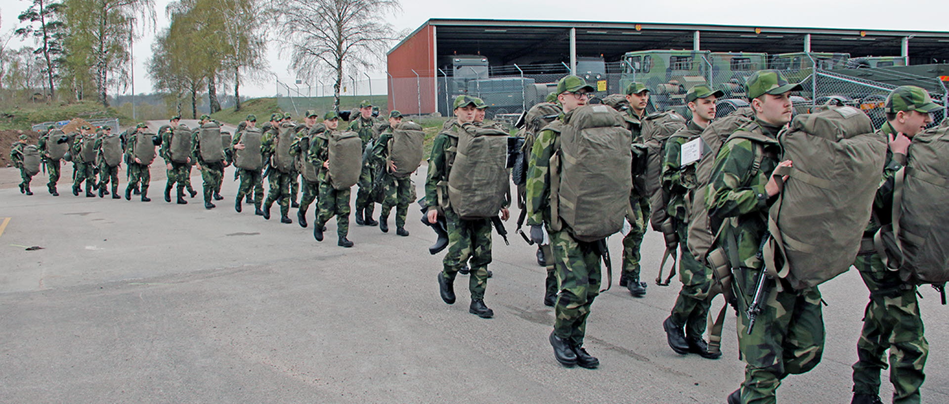 Utrustade och redo. Ett 60-tal personer som tidigare genomfört sin värnpliktsutbildning på Lv 6 är tillbaka för att delta i Aurora 23. Som första moment övas en mobilisering. 