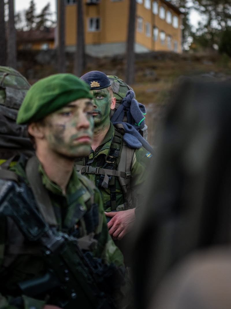 Övning Amfibie är en omfattande utbildningskontroll som syftar till att pröva och utveckla soldaternas vilja, disciplin och självkontroll, samt kunskaper och färdigheter enskilt och i grupp. Som amfibiesoldat ska du kunna lösa uppgifter när och var som helst längs med hela Sveriges kust. Övning amfibie går bland annat ut på arbete utan sömn och att förflytta sig med mycket utrustning över längre sträckor. Delar av övningen går även ut på att inte veta vilka delar och moment som väntar.