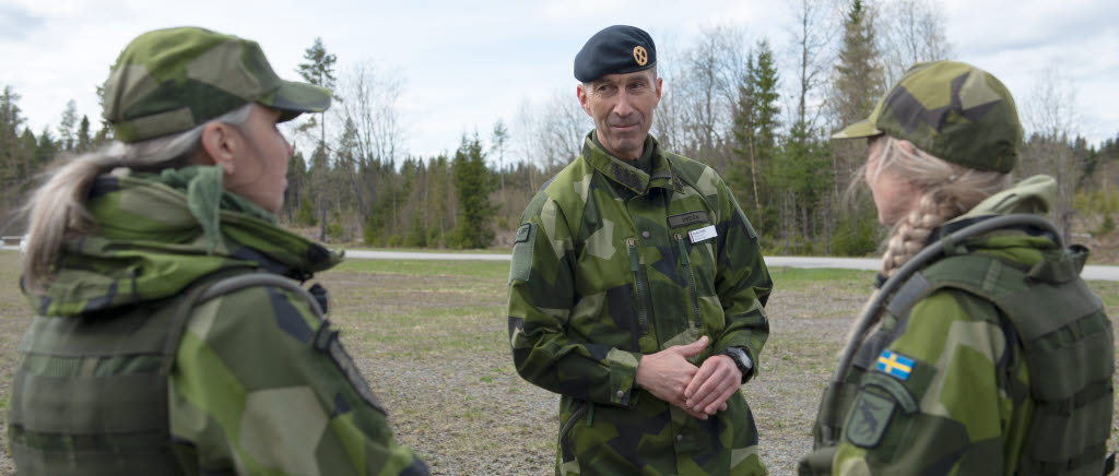 ÖB Micael Bydén besöker 14.e hemvärnsbataljonen.