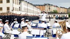 Marinens musikkår. Officersexamen på Militärhögskolan Karlberg för 230:e kursen på Officersprogrammet 2025-06-27.