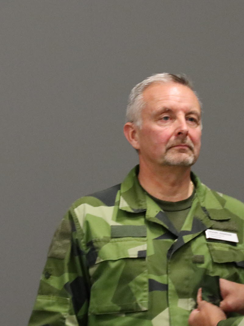 arméchef befordrar Rickard Johansson