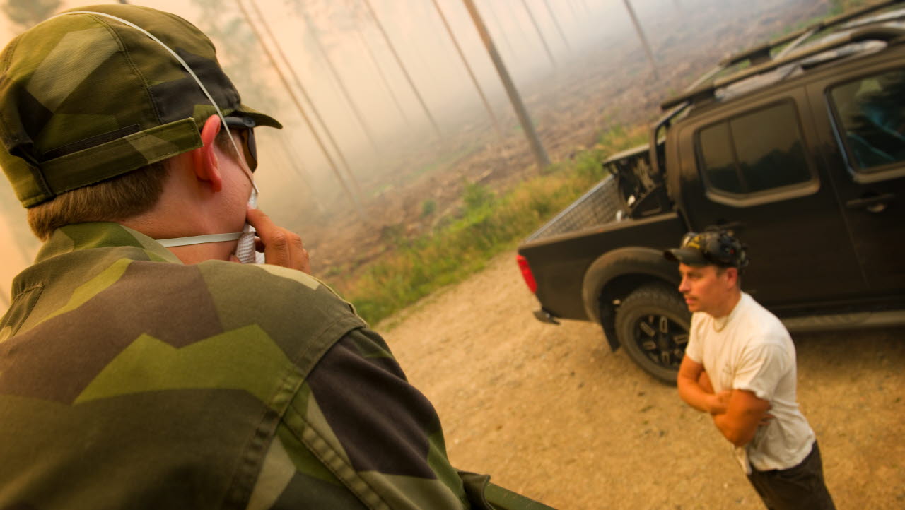 20140804 RAMNÄS
En stor skogsbrand har brutit ut i Västmanland och räddningstjänsten får stöd från bland annat Försvarsmakten.
Foto: Lt Marcus Åhlén/Combat Camera/Försvarsmakten
BILDEN ÄR FRI FÖR PUBLICERING ELLER VISNING UNDER FÖRUTSÄTTNING ATT FULLSTÄNDIG BYLINE ANGES.