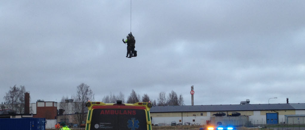 En Helikopter 15 från Helikopterflottiljen deltog i räddningsarbete i Mjölby.