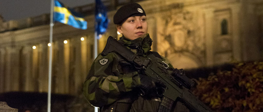 Livgardets livbataljon kommer under helgen den 9-10 att öva i området kring riksdag- och regeringskvarteren. (Arkivbild från tidigare övning)