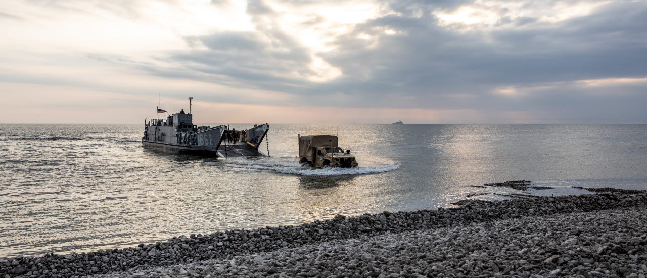 American troops landing at Tofta skjutfält in Gotland, Sweden during Baltops 22. 