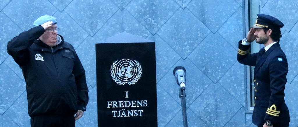 Invigning av veteranmonument i Karlstad.