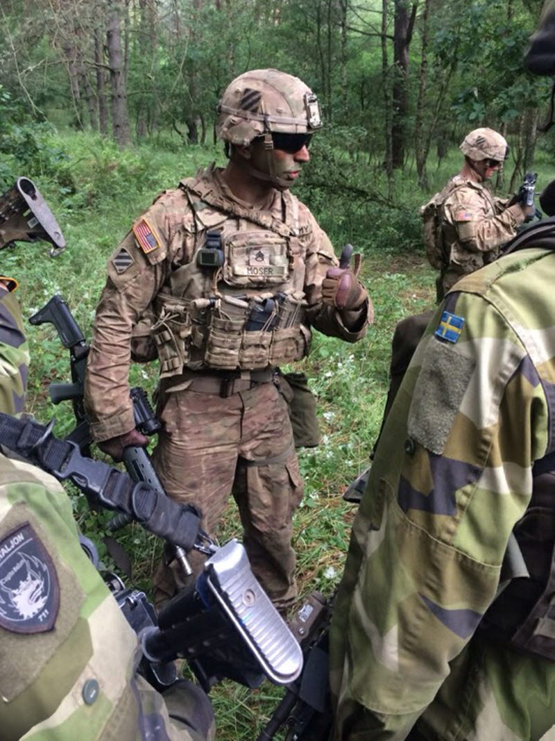 Övning Anakonda 16 i Polen. Utbyte av erfarenheter mellan 1a pluton (AQ) och enheter ur 3-69 AR.