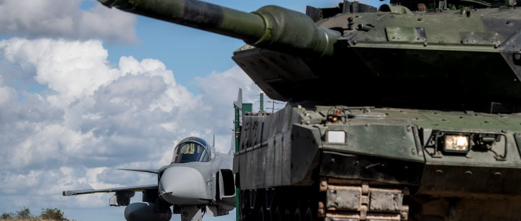 Försvarsmakten har genomfört en beredskapsinsats i sydöstra och mellersta Östersjön. Anledningen är den omfattande militära verksamheten som pågår i Östersjöregionen.