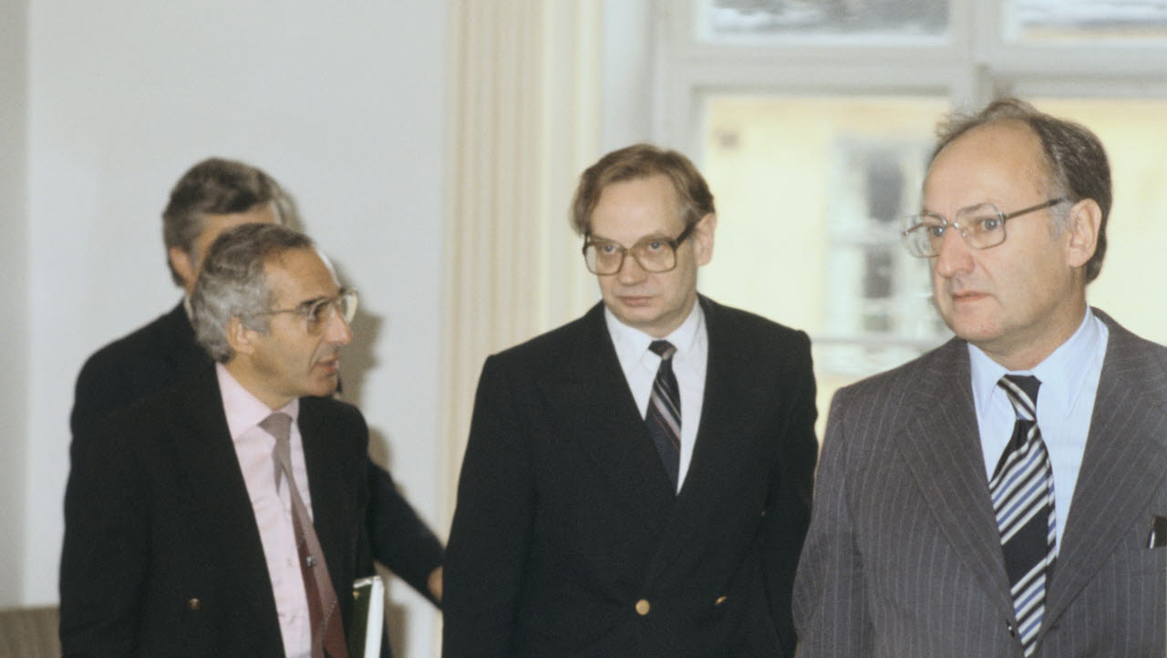 Spiondömde Bertil Ströberg med advokaterna silbersky och lundkvist, oktober 1983. Bilden är en del av forsvarsmakten.se/varhistoria