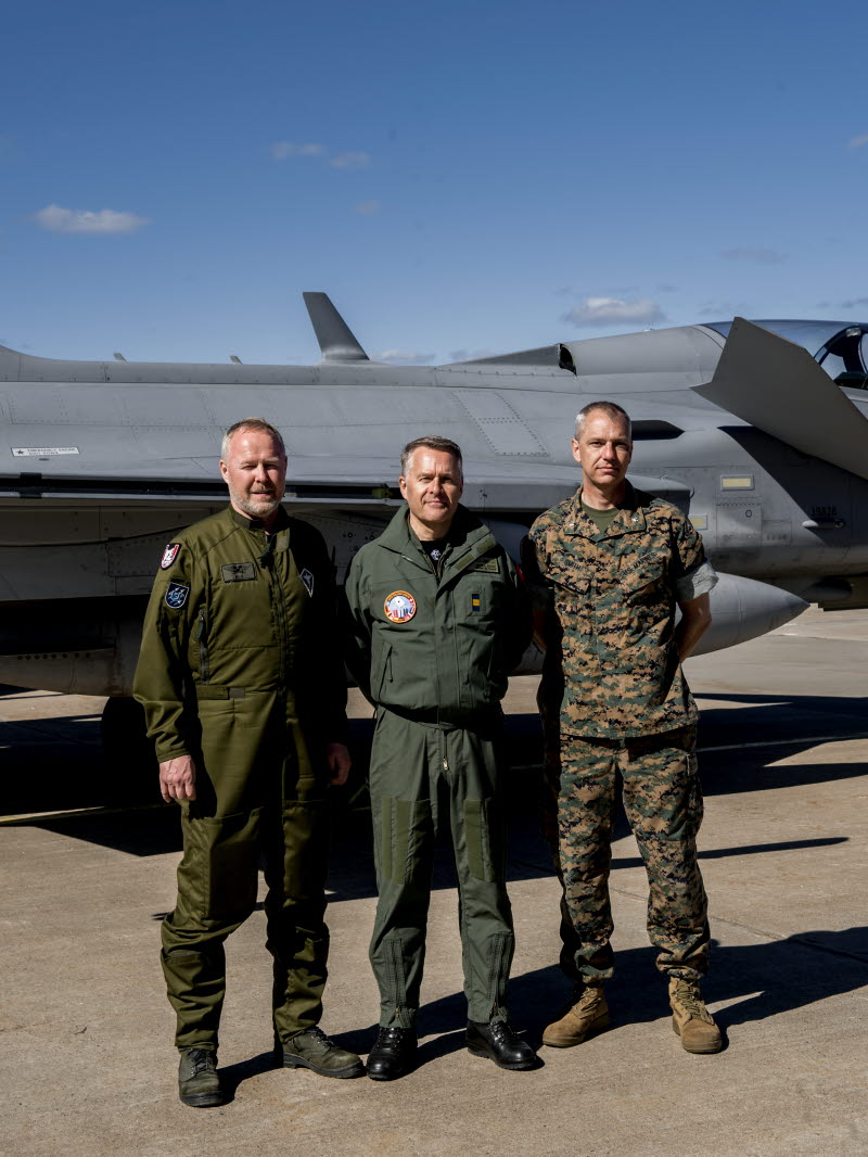 Överstelöjtnanterna Carl-Fredrik Edström, Aldo Wicki och Riley Smith framför JAS39 Gripen.

Mediadag på F21 Norrbottens flygflottilj. Lokal och internationell media är inbjuden till att besöka och rapportera från den internationella flygövningen ACE17

Under perioden 22 maj till 2 juni arrangerar Sverige, Finland och Norge en internationell flygövning, där Finland är övningsledare och ansvarig för övningen. Övningen som kallas Arctic Challenge Exercise 2017, ACE 17, genomförs för tredje gången inom ramen för det nordiska samarbetet och det Cross border-avtal som finns mellan länderna. Övningen är en vidareutveckling av tidigare års genomförda flygövningar och är planerad att genomföras vart annat år. 

