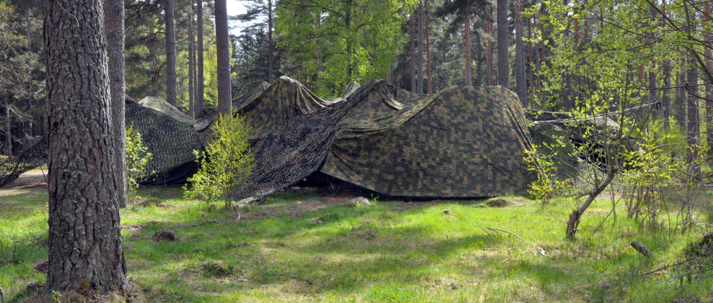 Luftvärnsregementets slutövning med rekryter /vpl 2019 föregicks av BRIGSTRI 19, en stabsövning som blev ledningsplutonens start på slutövningen.

Maskeringsnät bidrog till att stabsplatsen blev svår att upptäcka från luften.