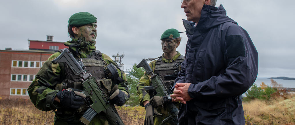 Jens Stoltenberg, Nato, i samtal med svenska soldater.